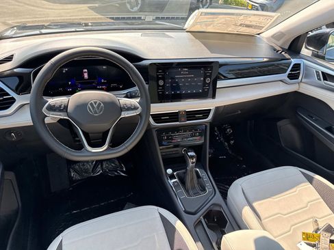 New 2025 Volkswagen Taos SE image 8