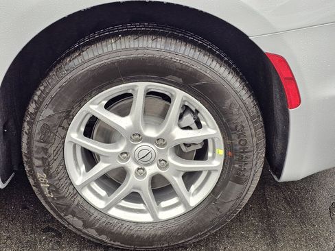 New 2026 Chrysler Pacifica Select image 10