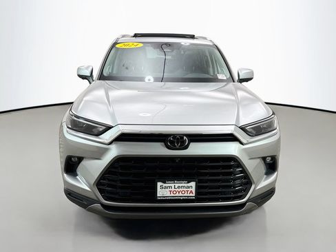 Used 2024 Toyota Grand Highlander AWD image 2