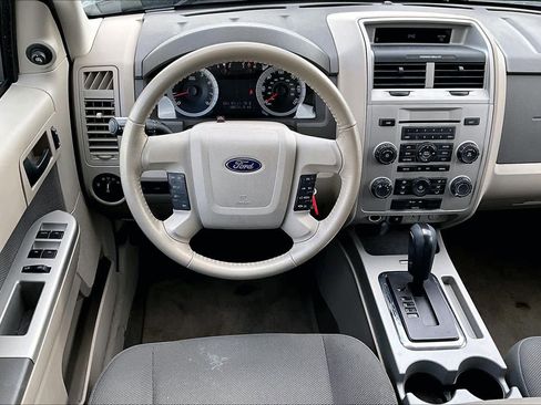 Used 2010 Ford Escape XLT image 5