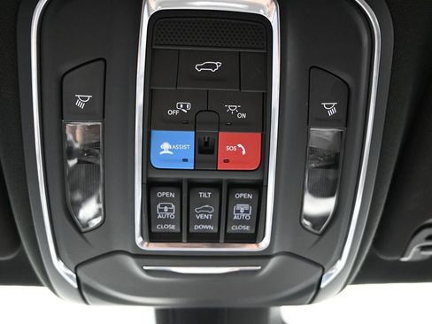 Used 2024 Jeep Wagoneer Series II AWD/4WD image 37