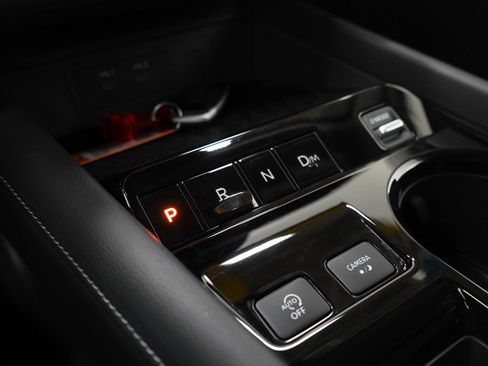 Used 2025 Nissan Murano SV AWD/4WD image 24