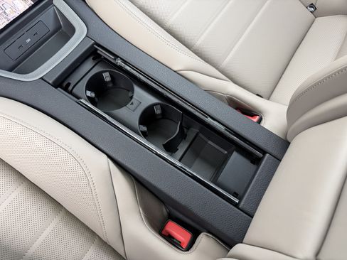 Certified 2025 Porsche Panamera 4 E-Hybrid AWD/4WD image 24