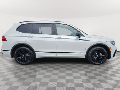 Certified 2023 Volkswagen Tiguan SE R-Line FWD image 4