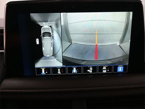 Used 2022 Chevrolet Suburban LT w/ Luxury Package image 6