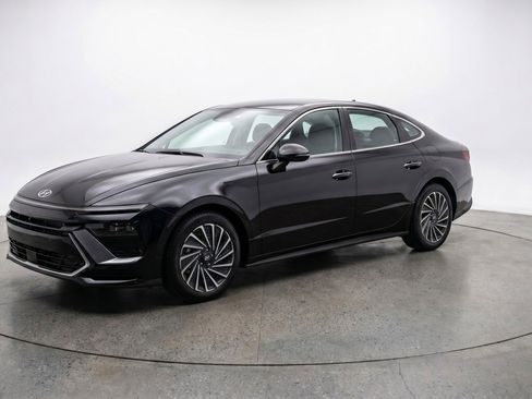 Used 2025 Hyundai Sonata SEL FWD image 3