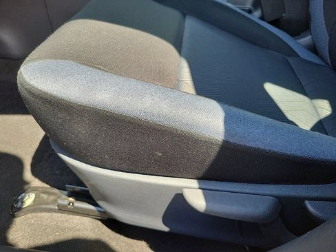 Used 2025 Nissan Versa SV FWD image 12