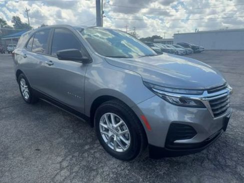 Used 2024 Chevrolet Equinox LS w/ LS Convenience Package FWD image 2