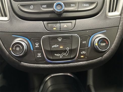 Used 2021 Chevrolet Malibu LS image 32