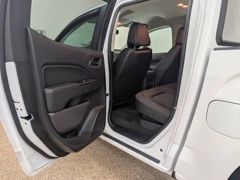 Used 2017 GMC Canyon SLE w/ All Terrain Package AWD/4WD image 14