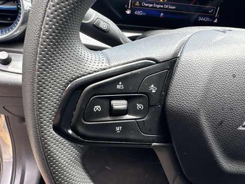 Used 2025 Chevrolet Trax LT FWD image 23