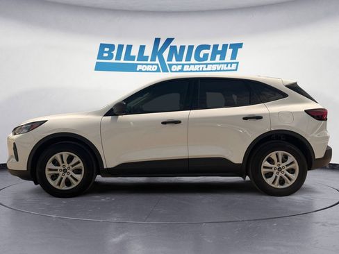 Used 2023 Ford Escape AWD image 2