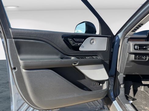 New 2026 Lincoln Aviator Reserve AWD/4WD image 12