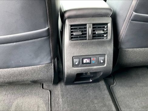 Used 2024 Mitsubishi Outlander SEL AWD/4WD image 30