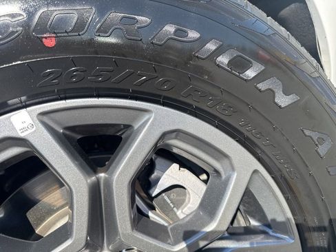 Used 2025 Ford Expedition Active AWD/4WD image 38