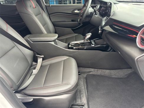 Used 2025 Chevrolet Trax RS w/ Driver Confidence Package image 14