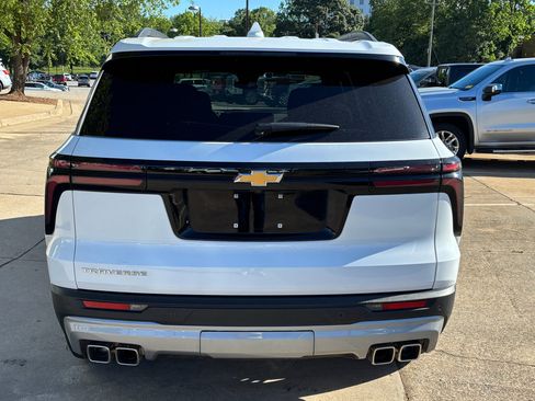 Used 2025 Chevrolet Traverse LT FWD image 7