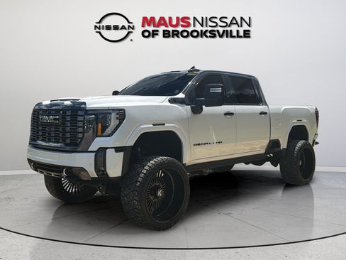 Used 2024 GMC Sierra 2500 Denali Ultimate AWD/4WD image 5