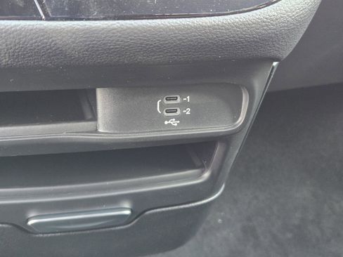 New 2026 Chrysler Pacifica Select image 16