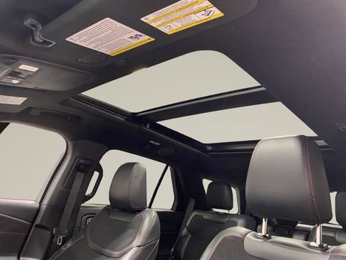 Certified 2025 Ford Explorer ST AWD/4WD image 3