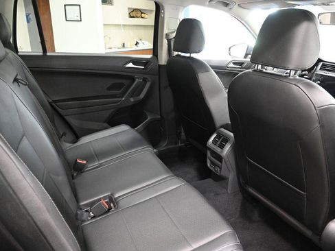 Used 2018 Volkswagen Tiguan SE w/ Panoramic Sunroof Package AWD/4WD image 13