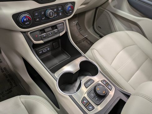 Used 2022 GMC Terrain Denali image 14