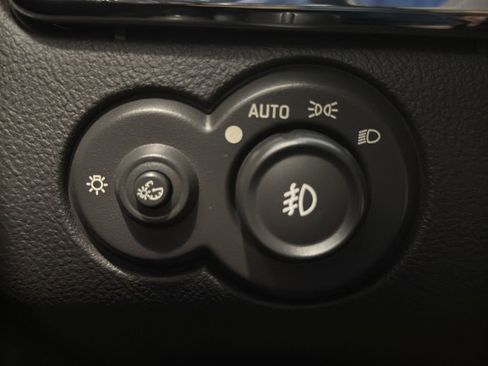 Used 2006 Chevrolet SSR w/ Preferred Equipment Group image 21