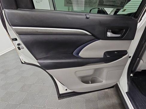 Used 2017 Toyota Highlander Limited FWD image 37