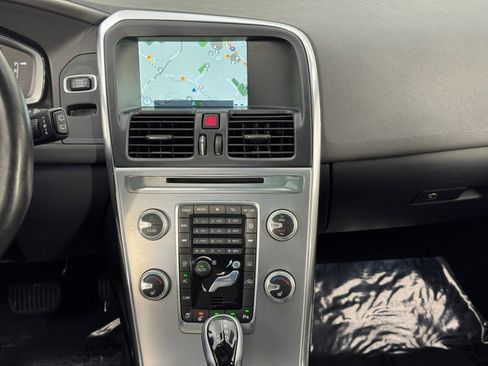 Used 2017 Volvo XC60 T5 Dynamic w/ Preferred Option Package image 23