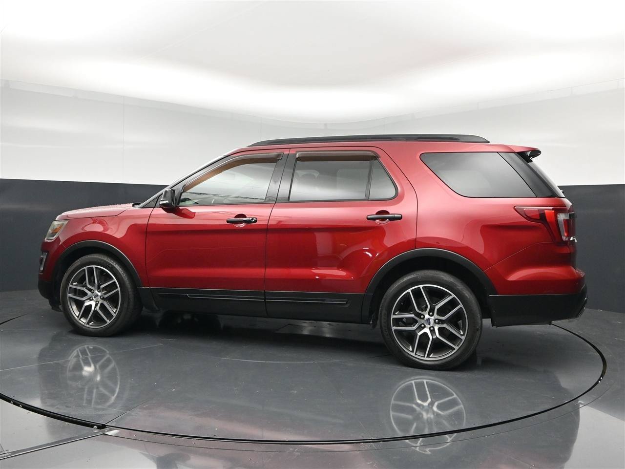 Used 2017 Ford Explorer Sport w/ Equipment Group 401A AWD/4WD image 8