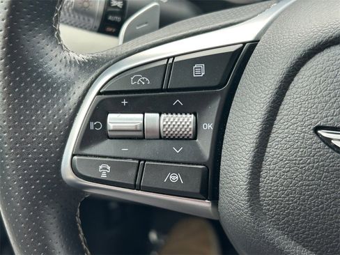 Used 2025 Genesis G70 2.5T image 33