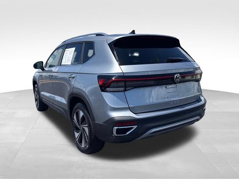 Used 2025 Volkswagen Taos SE AWD/4WD image 7