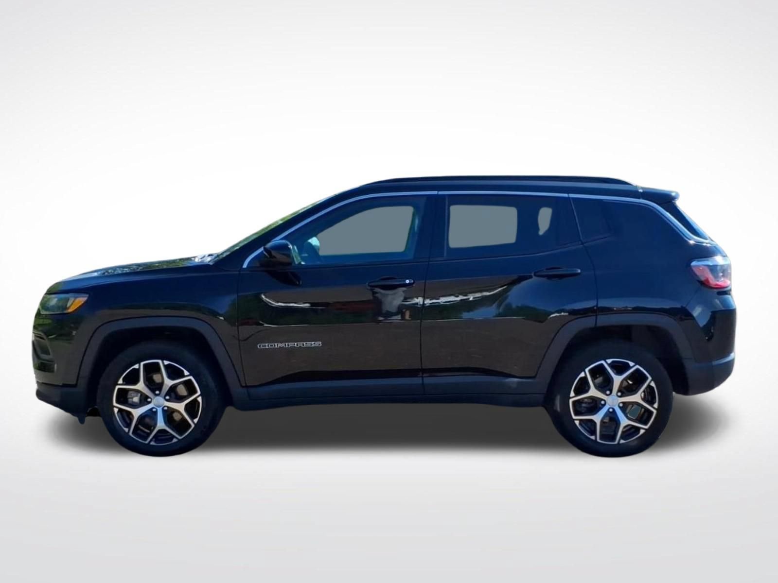 Used 2024 Jeep Compass Latitude AWD/4WD image 2