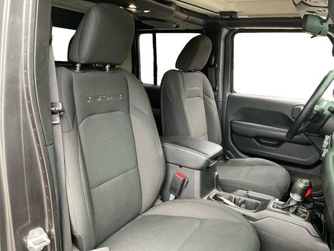 Used 2021 Jeep Gladiator Overland w/ Cold Weather Group AWD/4WD image 27