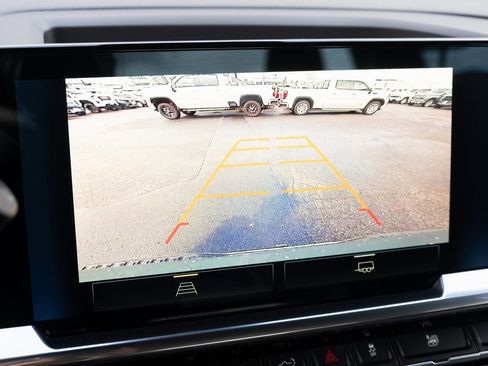 Used 2025 Chevrolet Silverado 1500 LT image 4