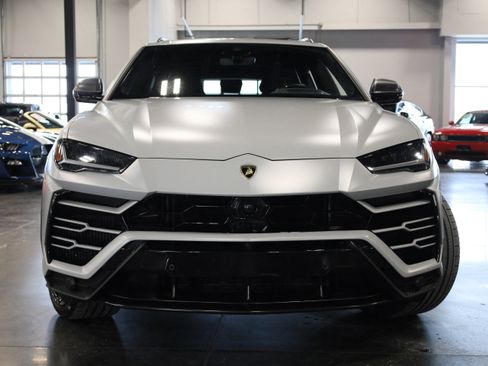 Used 2021 Lamborghini Urus image 3
