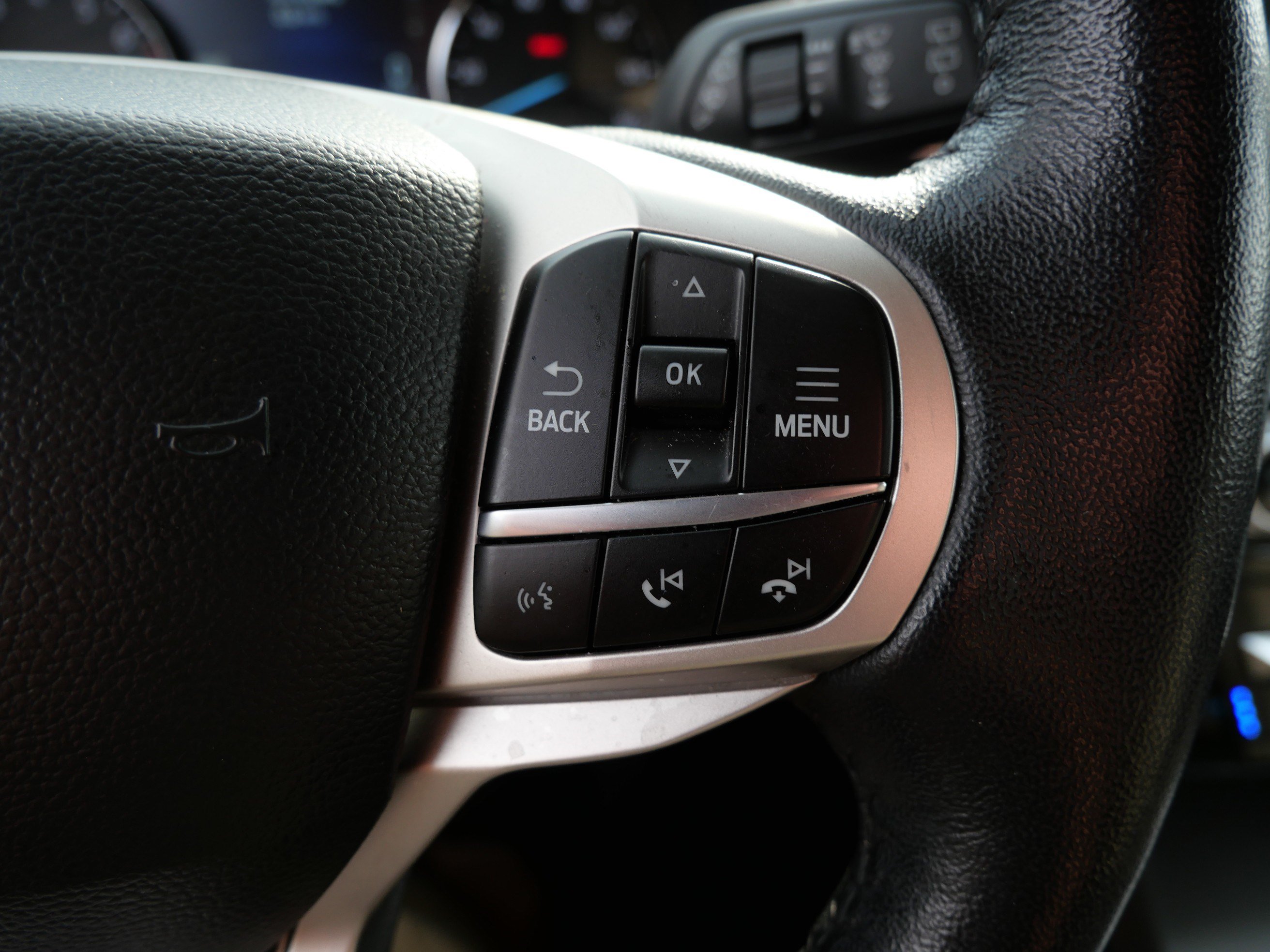 Used 2023 Ford Explorer Limited AWD/4WD image 25