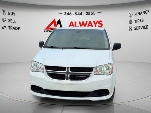Used 2018 Dodge Grand Caravan SE w/ UConnect Hands-Free Group FWD image 2