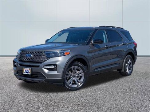 Used 2023 Ford Explorer XLT w/ Equipment Group 202A AWD/4WD image 1