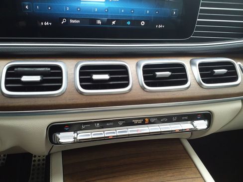 Certified 2022 Mercedes-Benz GLS 450 4MATIC image 32