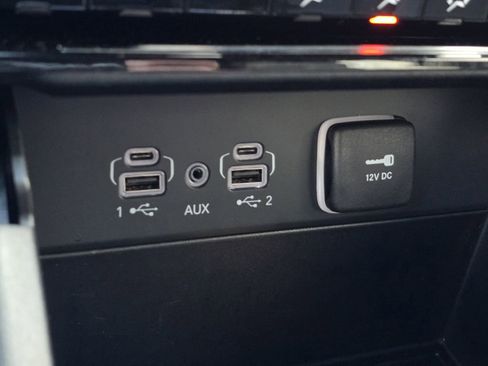 Used 2025 Jeep Grand Cherokee Limited w/ Black Appearance Package image 26