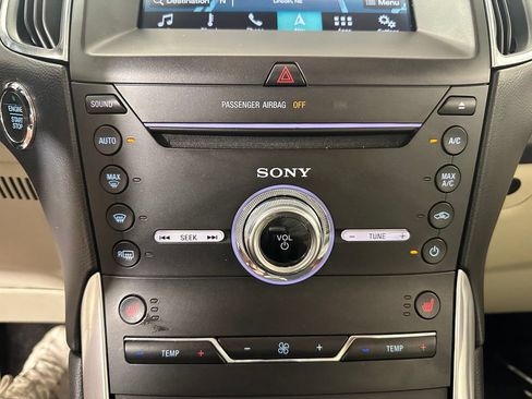 Used 2018 Ford Edge Titanium w/ Technology Package FWD image 33