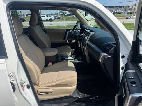 Used 2016 Toyota 4Runner SR5 AWD/4WD image 14