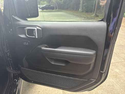 Used 2024 Jeep Gladiator Rubicon image 16