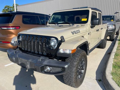 Used 2022 Jeep Gladiator Sport AWD/4WD image 1