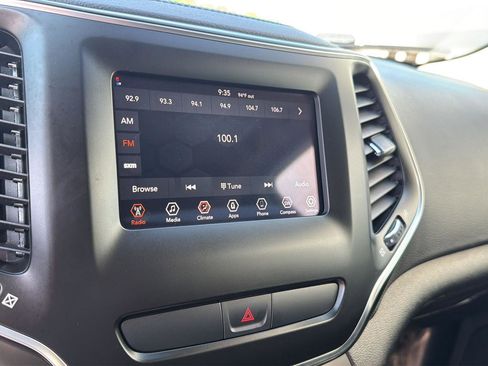 Used 2020 Jeep Cherokee Latitude FWD image 23