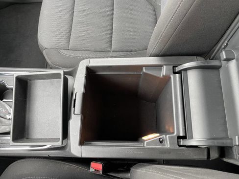 Used 2022 Chevrolet Traverse LT image 29