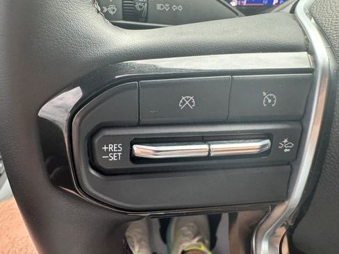 Used 2024 Chevrolet Colorado LT w/ LT Convenience Package image 9