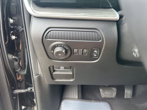 Used 2022 Jeep Wagoneer Series III w/ Premium Group I image 30