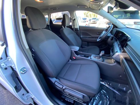 Used 2025 Hyundai Kona SEL image 36